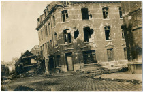 Lille. - Vue d'un immeuble après un bombardement à Lille