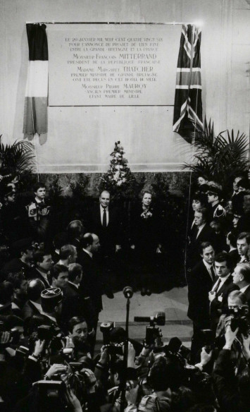 Inauguration de la plaque par Margaret Thatcher et François Mitterrand - Archives municipales de Lille - 6K/1/27