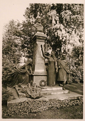 Le monument tel qu’il a existé  dans le jardin Vauban entre 1922 et 1942  - Archives municipales de Lille – 6D23/14