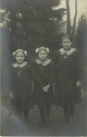 Portrait des trois sœurs Bilcke après leur cure de suralimentation en Belgique