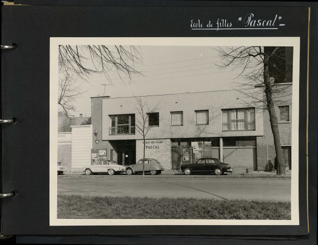 Groupe façade de l'esplanade et rue du Lieutenant Colpin (écoles Pascal et Jean-Jacques Rousseau)