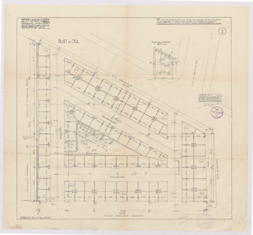 Place Madeleine Caulier, angle rue du Repos et 39 rue Rabelais.