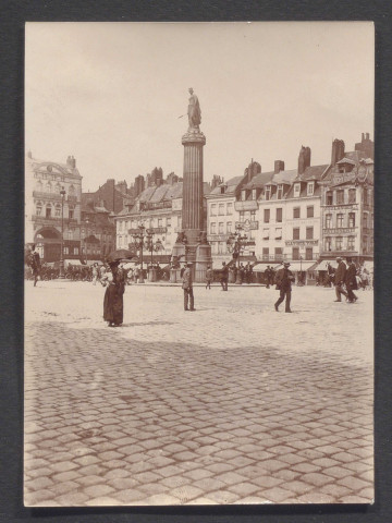 Grand'place. Colonne commémorative.