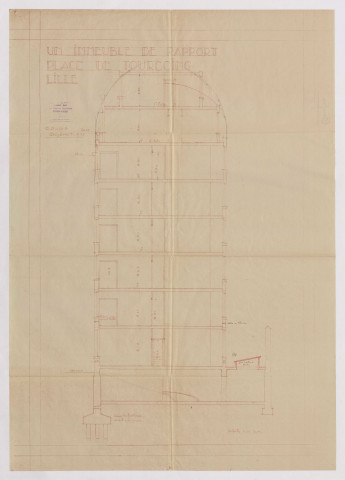 Angle 1-3 place de Tourcoing, 2 rue des Frères Vaillant.