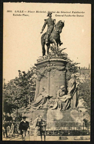 Lille. - Place Richebé. Statue du Général Faidherbe.