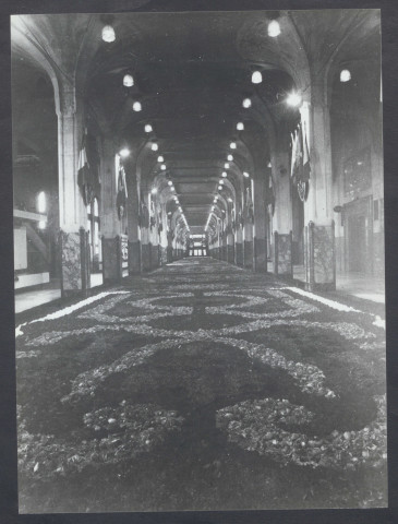 Expositions florales diverses. Hôtel de ville, vieille bourse, palais Rameau, défilés