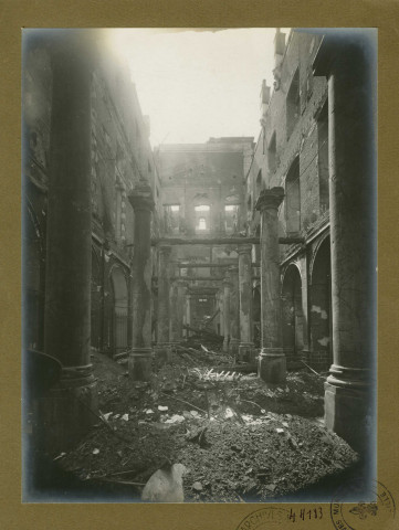 Plan du rez-de-chaussée de l'Hôtel de Ville, place Rihour, annoté suite à l'incendie du 23 avril 1916