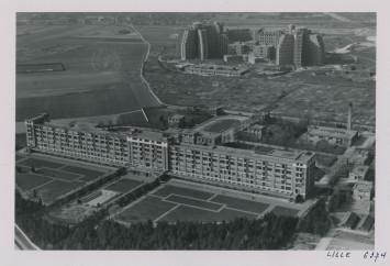 Photographie aérienne de l’hôpital Calmette et du Centre Hospitalier Régional prise en 1951 - Bibliothèque municipale de Lille – cliché Roger Henrard – PH P 34