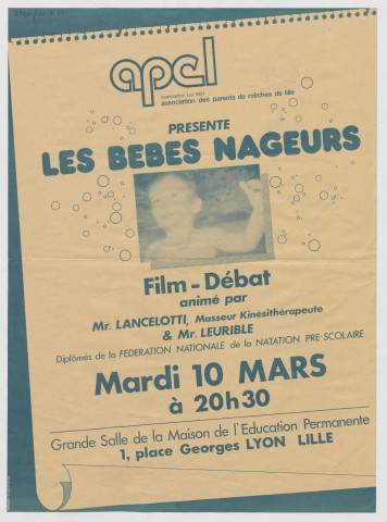Grande salle de la Maison de l'Education Permanente. "Les bébés nageurs". Film-débat.