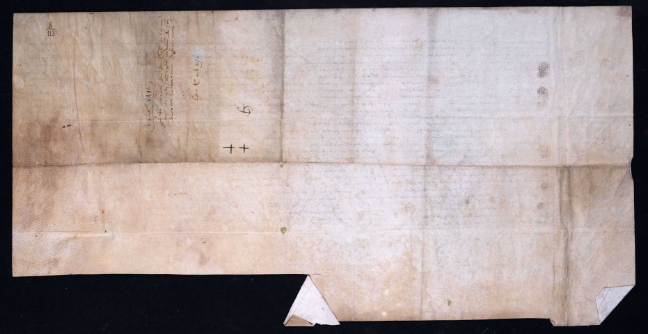 Mandement ducal adressé aux commissaires réformateurs envoyés en Artois et dans la châtellenie de Lille exemptant les habitants de cette ville de l'enquête confiée à ces personnages, sauf en ce qui concerne les officiers, les usuriers et le droit de nouvel-acquêt, en considération de l'aide de 600 écus accordée par la ville qui a d'ailleurs été dépeuplée, mal ravitaillée et serait exposée aux querelles que soulèverait l'enquête (9 décembre 1416).