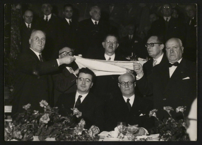 Visite de monsieur Félix Gaillard, président du conseil économique le 25 janvier 1958.