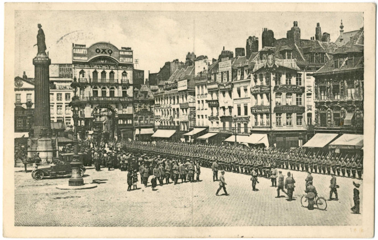Lille. - Parade auf dem Grande Platz (défilé de soldats allemands sur la Grand' Place)