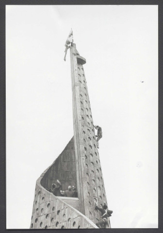 Construction d'un rocher d'escalade.