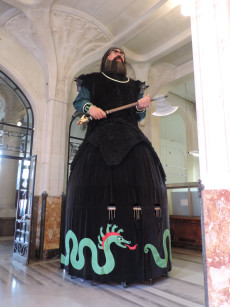 Photographie du géant Phinaert dans l'Hôtel de Ville.  Ville de Lille
