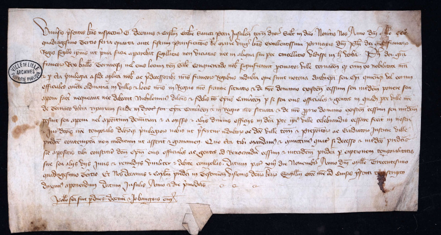 Mandement royal au bailli de Tournai lui enjoignant de saisir le temporel de l'évêque de Cambrai dans le cas où l'interdit aurait été prononcé dans des paroisses situées le long de l'Escaut, près Tournai, au préjudice de la juridiction du roi (13 novembre 1343).