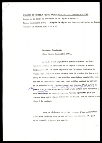 Remise de la croix de chevalier de la légion d'honneur à Jacqueline Stahl, déléguée de région des jeunesses musicales de France.