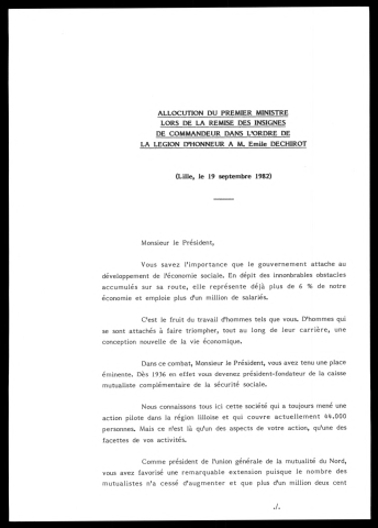 Remise des insignes de commandeur dans l'ordre de la légion d'honneur à Emile Dechirot.